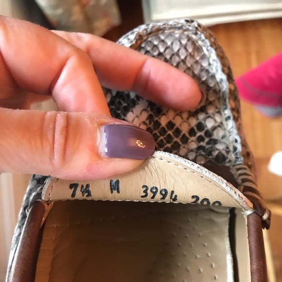 Bass Weejuns Snakeskin loafers-very comfortable - Picture 4 of 5